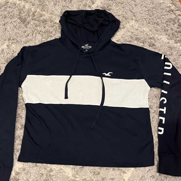 Teens - Hollister Top -MINT condition! Worn 1x Perfect for teens in school:) - Picture 2 of 10